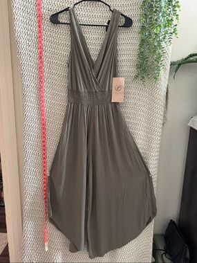 Final touch wide leg Palazzo pant jumpsuit women’s size small olive colored